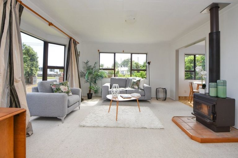 Photo of property in 15 Philip Street, Carterton, 5713