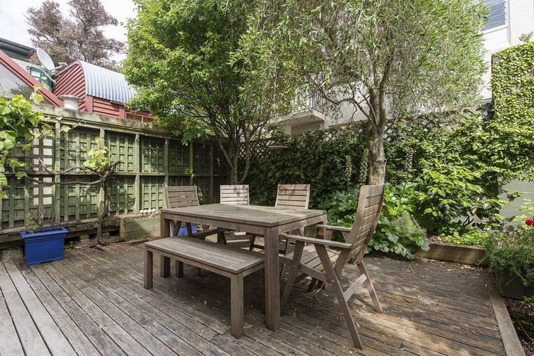 Photo of property in 6 Brougham Street, Mount Victoria, Wellington, 6011