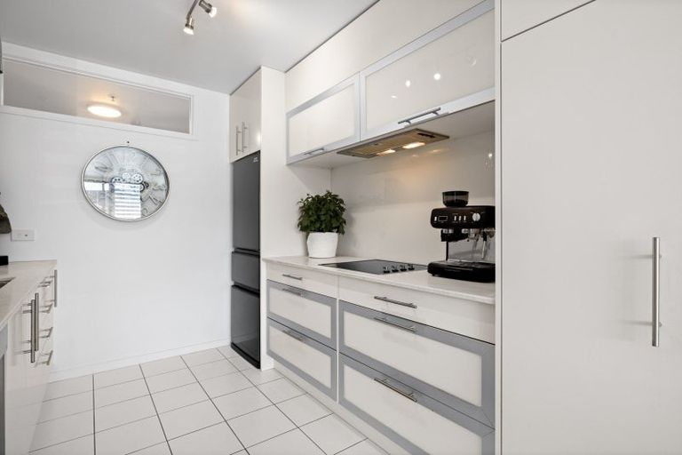 Photo of property in 10/74 Oriental Parade, Oriental Bay, Wellington, 6011