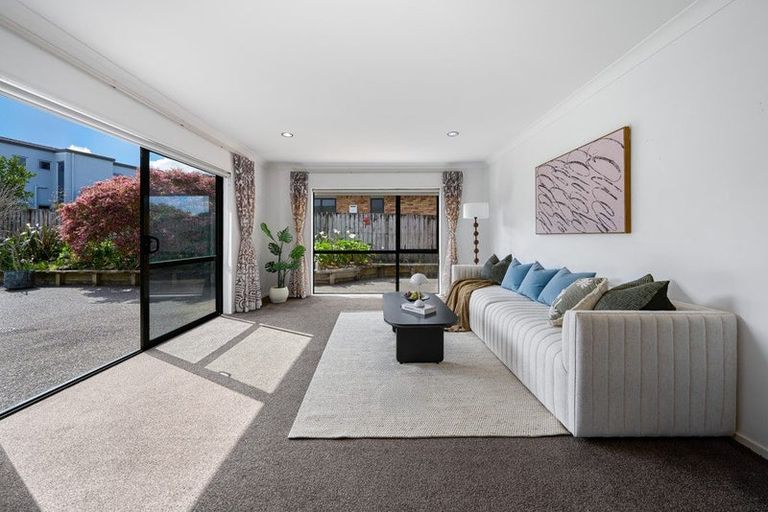 Photo of property in 20 Mackwell Road, Fairview Heights, Auckland, 0632