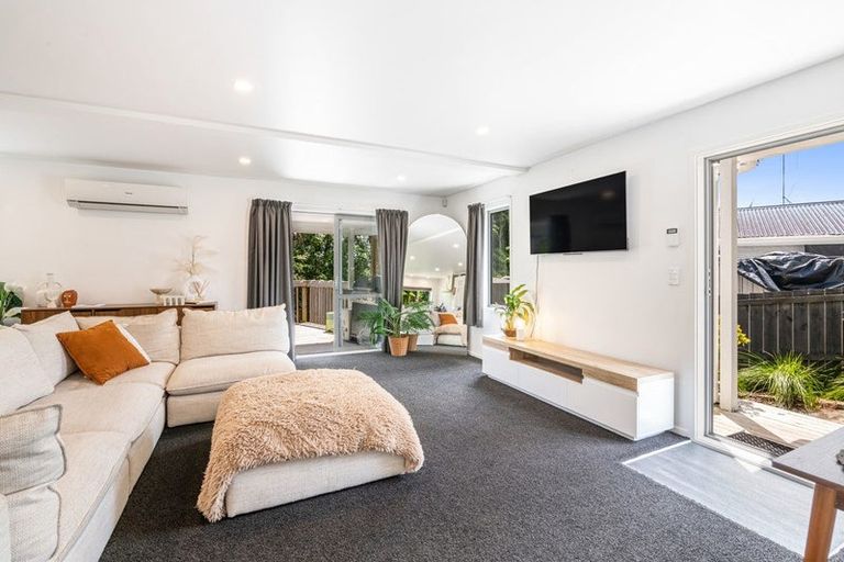 Photo of property in 46a Elliston Crescent, Stanmore Bay, Whangaparaoa, 0932