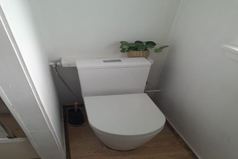 Photo of property in 1/79 Sylvan Avenue, Northcote, Auckland, 0627