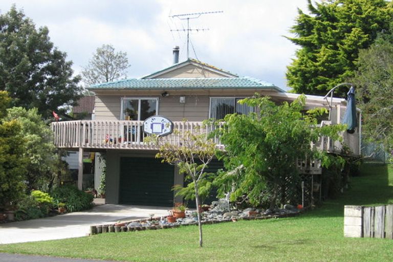 Photo of property in 38 Claverdon Drive, Massey, Auckland, 0614