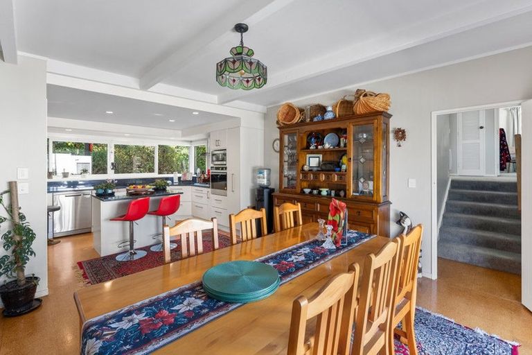 Photo of property in 28 Kakariki Grove, Waikanae, 5036