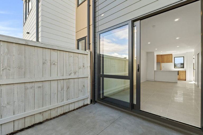 Photo of property in 112 Pepene Avenue, Takanini, Auckland, 2112
