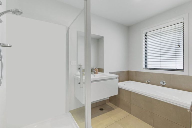 Photo of property in 58 Stratford Drive, Mount Pisa, Cromwell, 9383