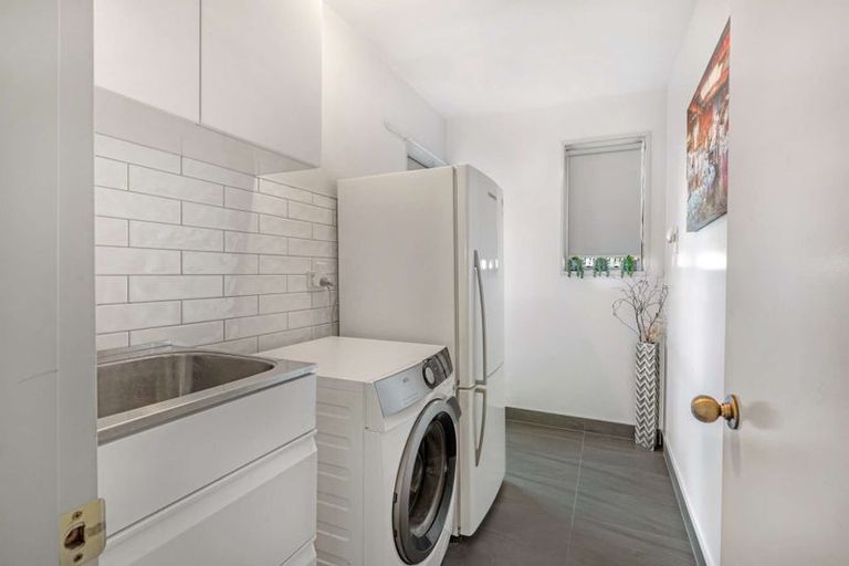 Photo of property in 2 Redwood Place, Oxford, 7430