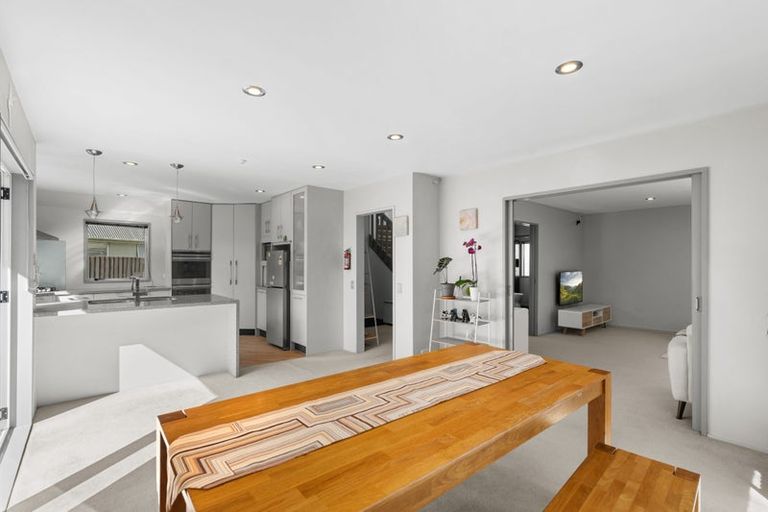 Photo of property in 31 Brockhall Lane, Avonhead, Christchurch, 8042