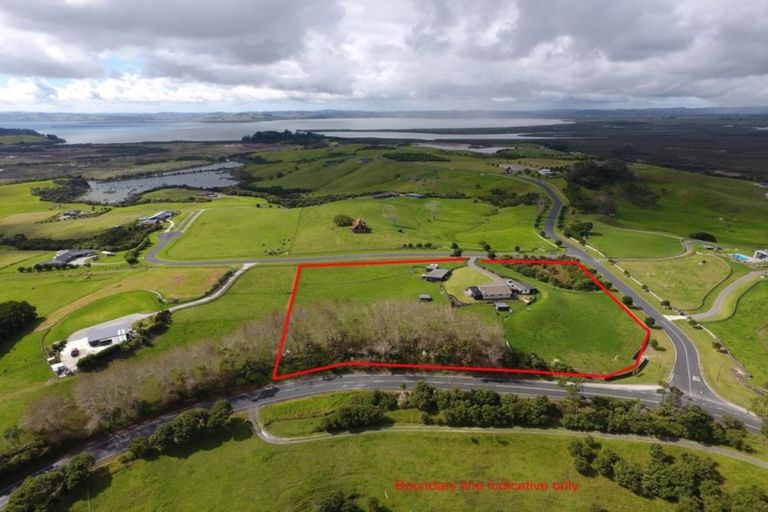 Photo of property in 7 Kaipara Lake Road, South Head, Helensville, 0874