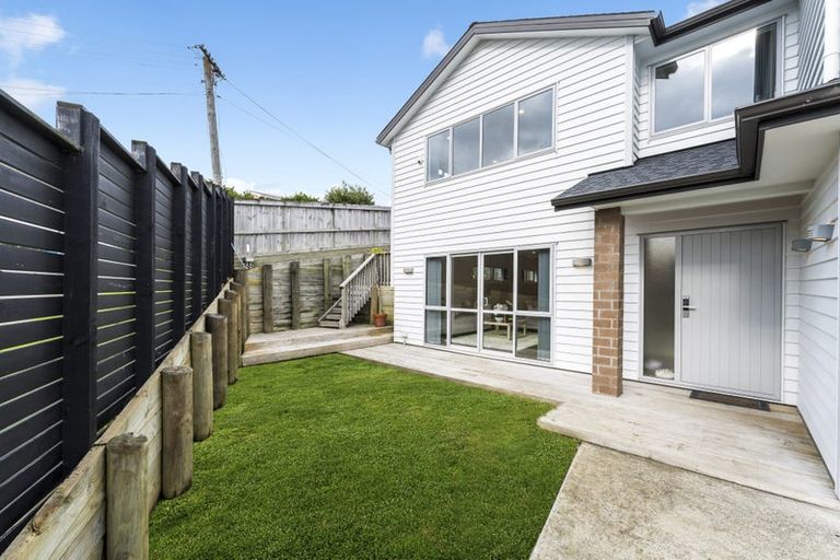 Photo of property in 25 View Road, Henderson, Auckland, 0612