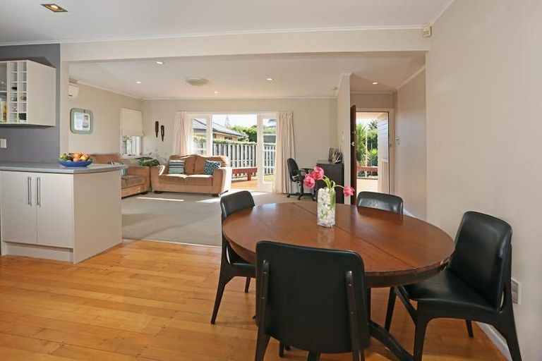 Photo of property in 3 Brookfield Road, Te Atatu Peninsula, Auckland, 0610