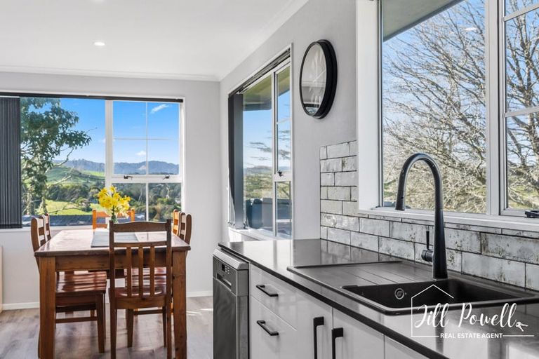 Photo of property in 10 View Street, Maungaturoto, 0520