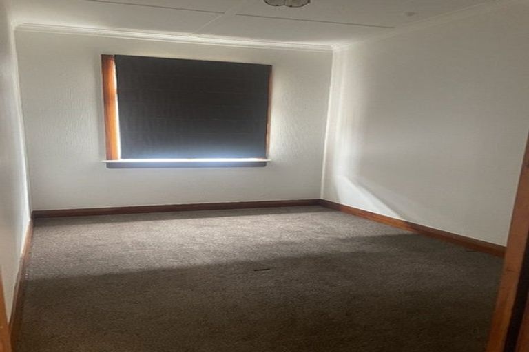 Photo of property in 22 Lincoln Park Avenue, Massey, Auckland, 0614