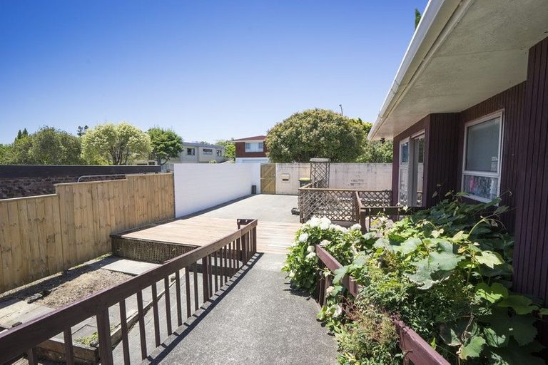 Photo of property in 8 Heaton Grove, Chatswood, Auckland, 0626