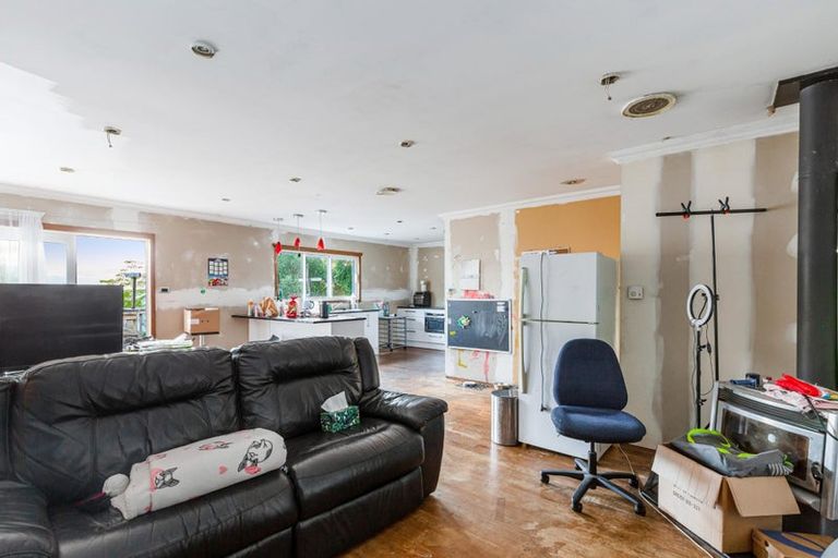 Photo of property in 74 Waimumu Road, Massey, Auckland, 0614