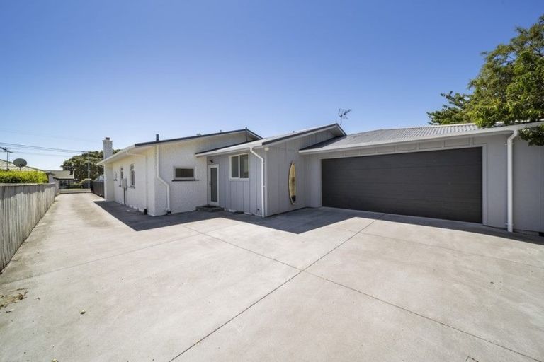 Photo of property in 5 Dorset Avenue, Westown, New Plymouth, 4310