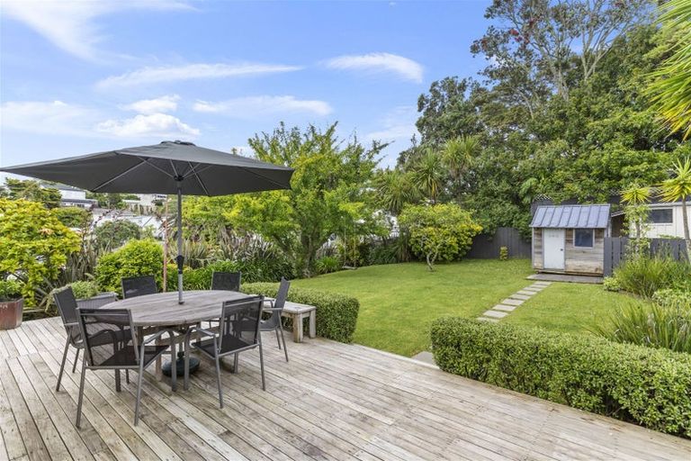 Photo of property in 16 Juniper Road, Sunnynook, Auckland, 0620