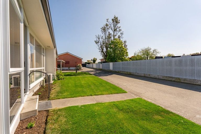 Photo of property in 1-11/94 Avenue Road, West End, Timaru, 7910