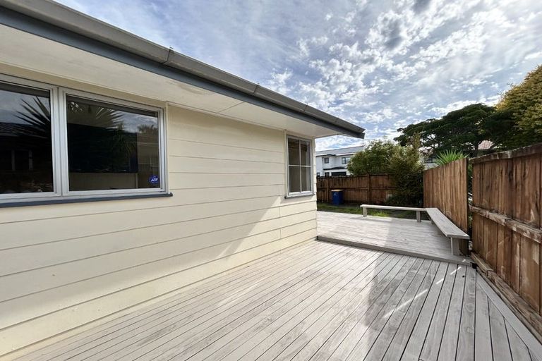 Photo of property in 53 Donovan Avenue, Massey, Auckland, 0614