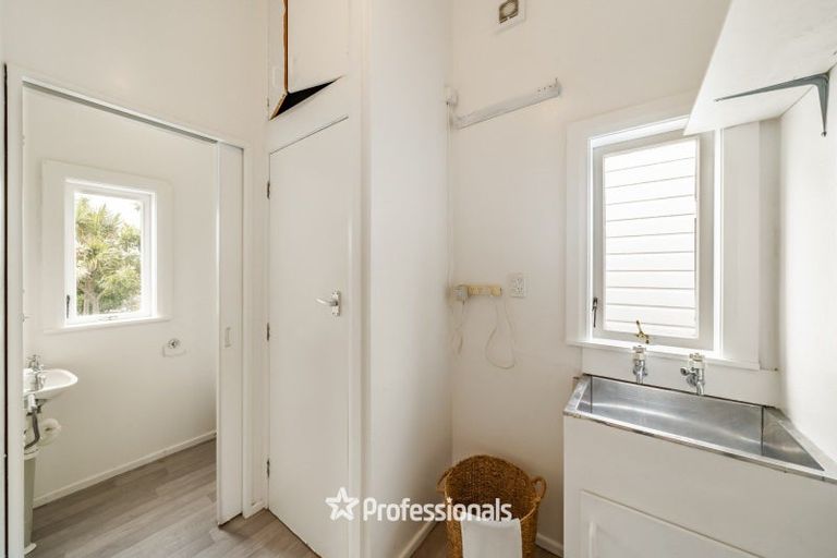 Photo of property in 79 Queens Drive, Lyall Bay, Wellington, 6022