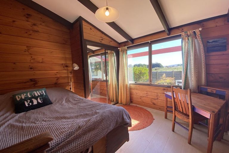 Photo of property in 1 Makora Road, Otaihanga, Paraparaumu, 5036