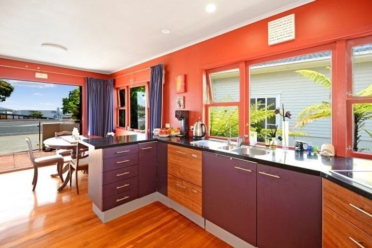 Photo of property in 1/556 East Coast Road, Windsor Park, Auckland, 0630