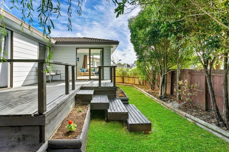 Photo of property in 2/221 Waitemata Drive, Ranui, Auckland, 0612