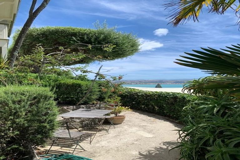 Photo of property in 17 Seapoint Road, Bluff Hill, Napier, 4110