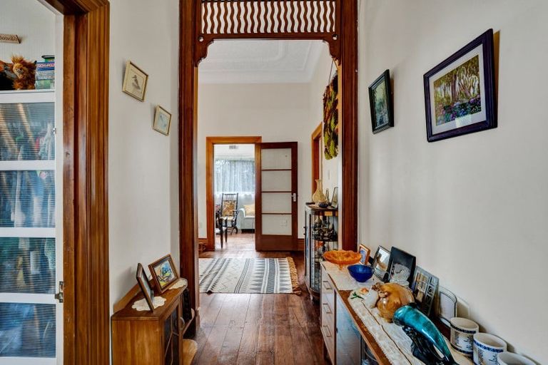 Photo of property in 18 Mills Street, Eltham, 4322