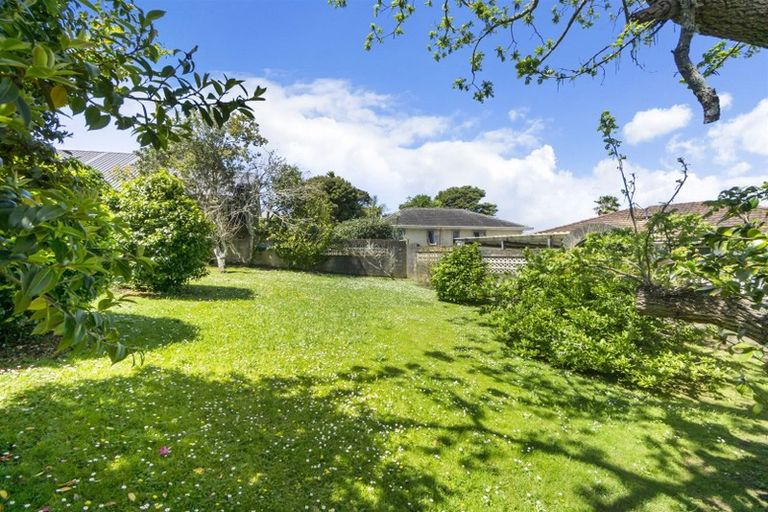 Photo of property in 115 Sunset Road, Totara Vale, Auckland, 0632