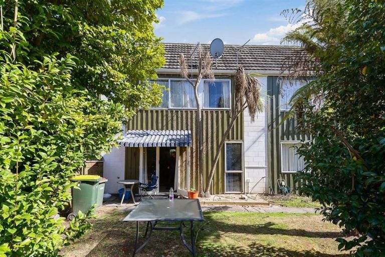 Photo of property in 100 Lake Road, Koutu, Rotorua, 3010