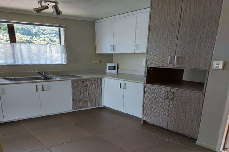 Photo of property in 62a Gemstone Drive, Birchville, Upper Hutt, 5018