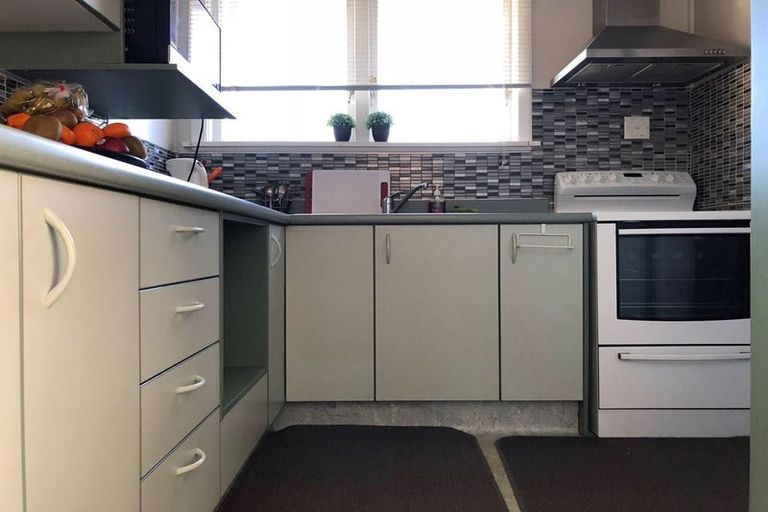 Photo of property in 2/5 Hinemoa Street, Waiwhetu, Lower Hutt, 5010