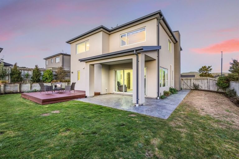 Photo of property in 4 Paparoa Crescent, Aotea, Porirua, 5024