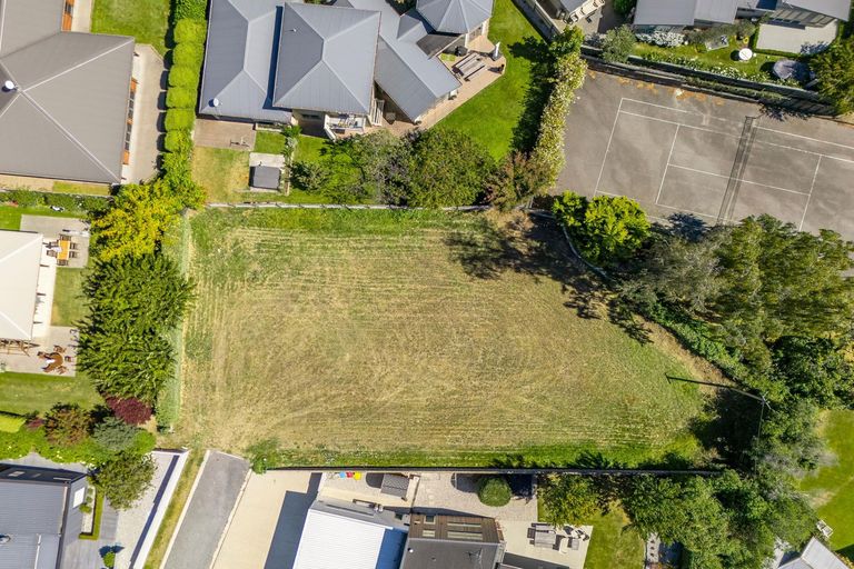 Photo of property in 1 Jessies Crescent, Wanaka, 9305