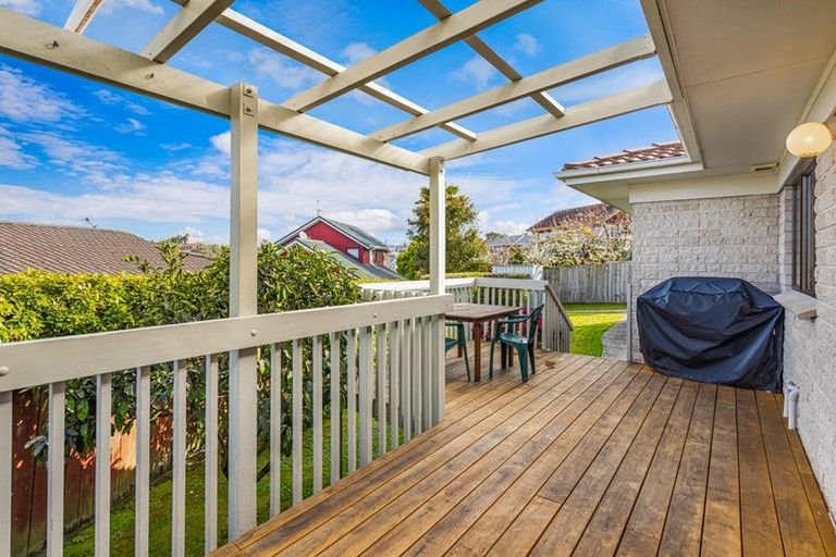Photo of property in 15 Tatyana Place, Massey, Auckland, 0614