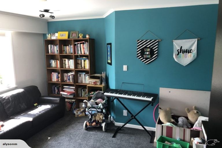 Photo of property in 66 Heathcote Road, Castor Bay, Auckland, 0620