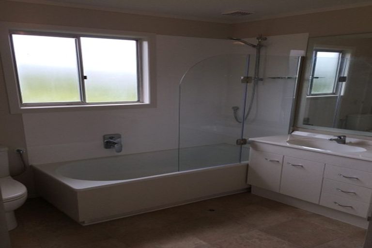 Photo of property in 12 Winnipeg Way, Kingston, Wellington, 6021