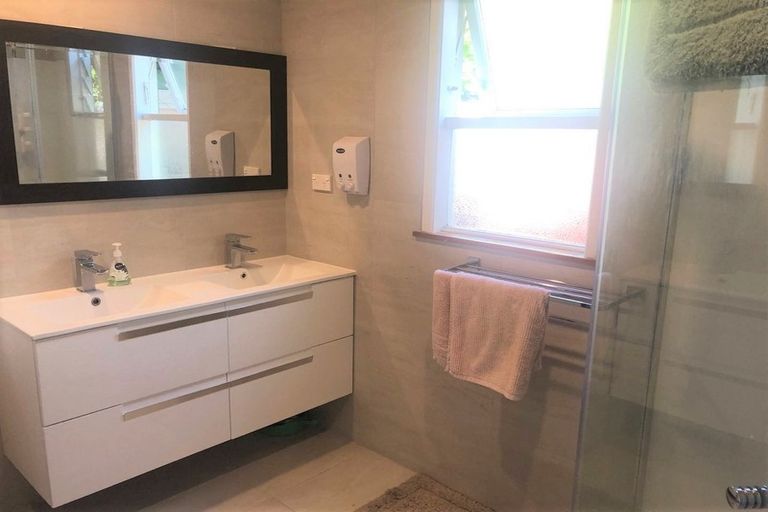 Photo of property in 1 Rosalind Road, Glenfield, Auckland, 0629