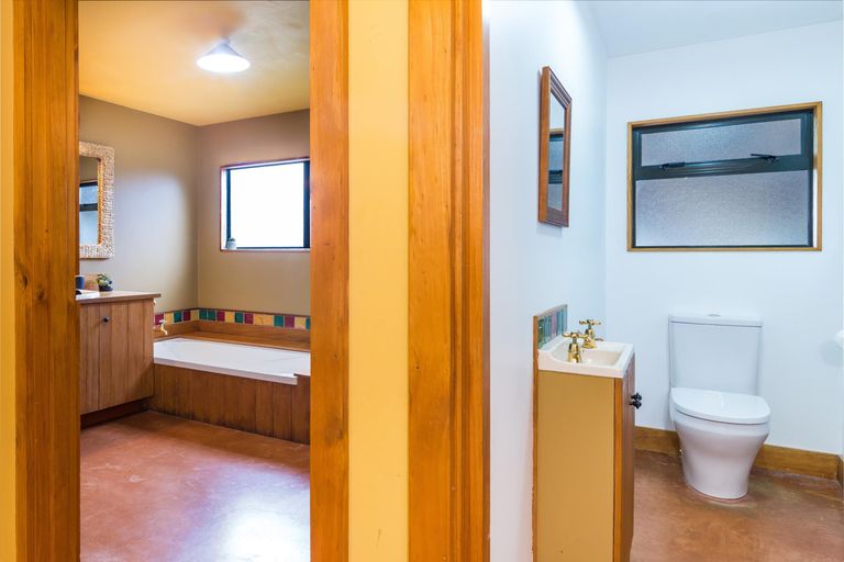 Photo of property in 6 Astelia Way, Waipahihi, Taupo, 3330