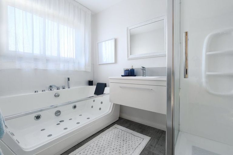 Photo of property in 35 Waione Avenue, Athenree, Waihi Beach, 3177