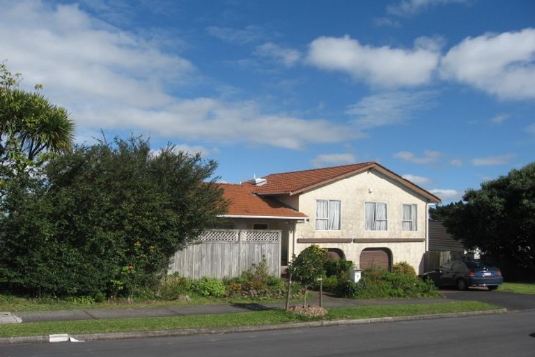 Photo of property in 2 Acland Place, Botany Downs, Auckland, 2010