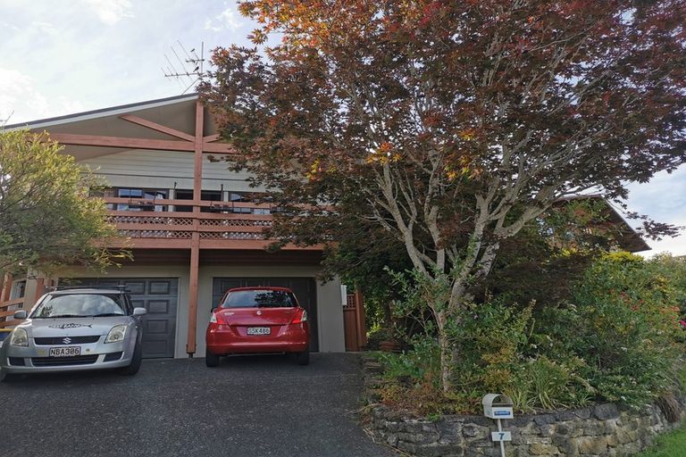 Photo of property in 7 Glen Vista Place, Bayview, Auckland, 0629