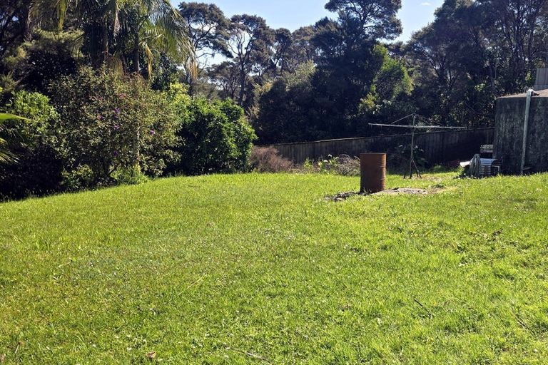 Photo of property in 213 Whangaparaoa Road, Red Beach, 0932