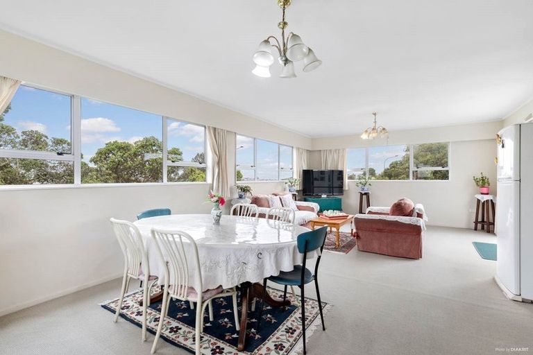 Photo of property in 142 Mokoia Road, Chatswood, Auckland, 0626