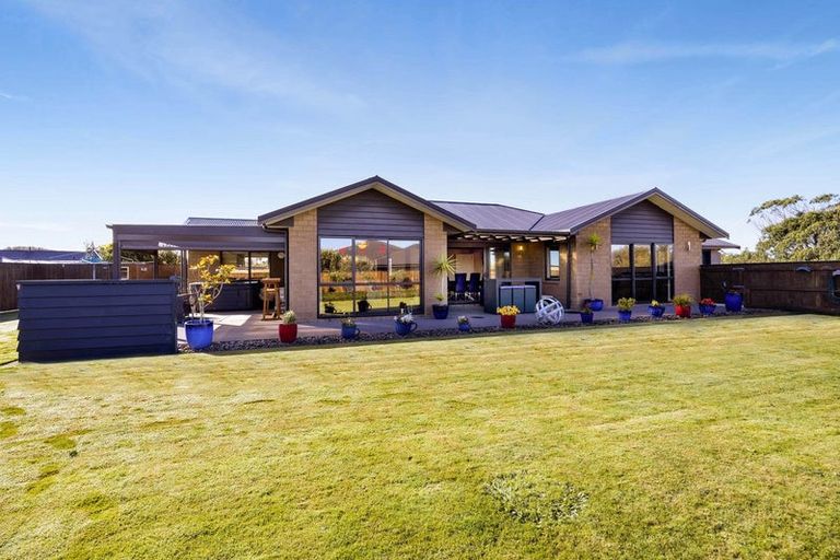 Photo of property in 12 Nikau Place, Hawera, 4610