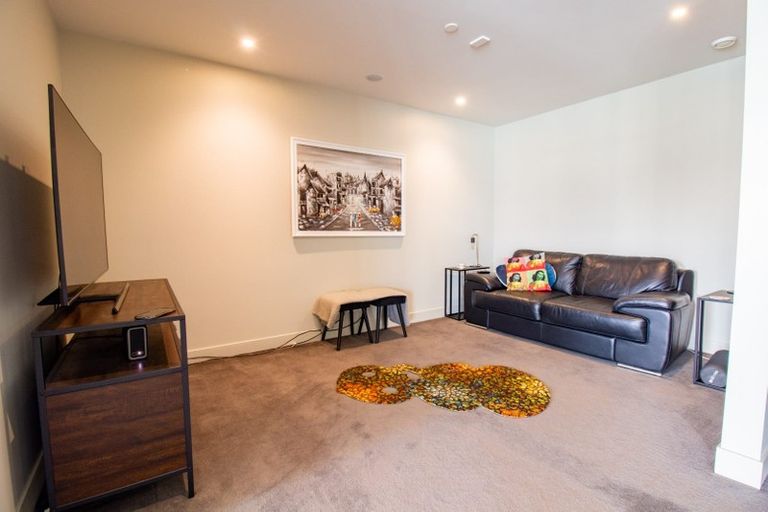 Photo of property in Clyde Quay Wharf, 3b/5 Clyde Quay Wharf, Te Aro, Wellington, 6011