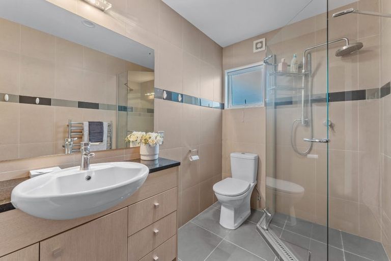 Photo of property in 5b Rahopara Street, Castor Bay, Auckland, 0620