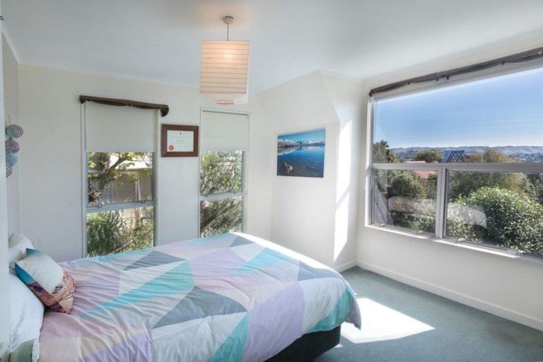 Photo of property in 1/12 Kenef Road, Paremata, Porirua, 5024
