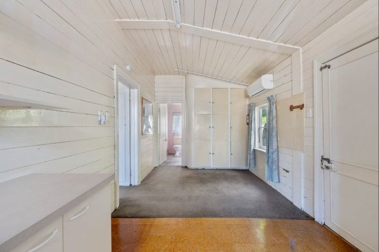 Photo of property in 15 Milton Terrace, Picton, 7220